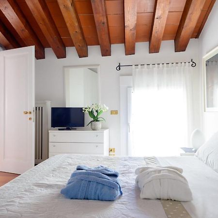 Apartment Deluxe Isola Di Mezzo Treviso Luaran gambar