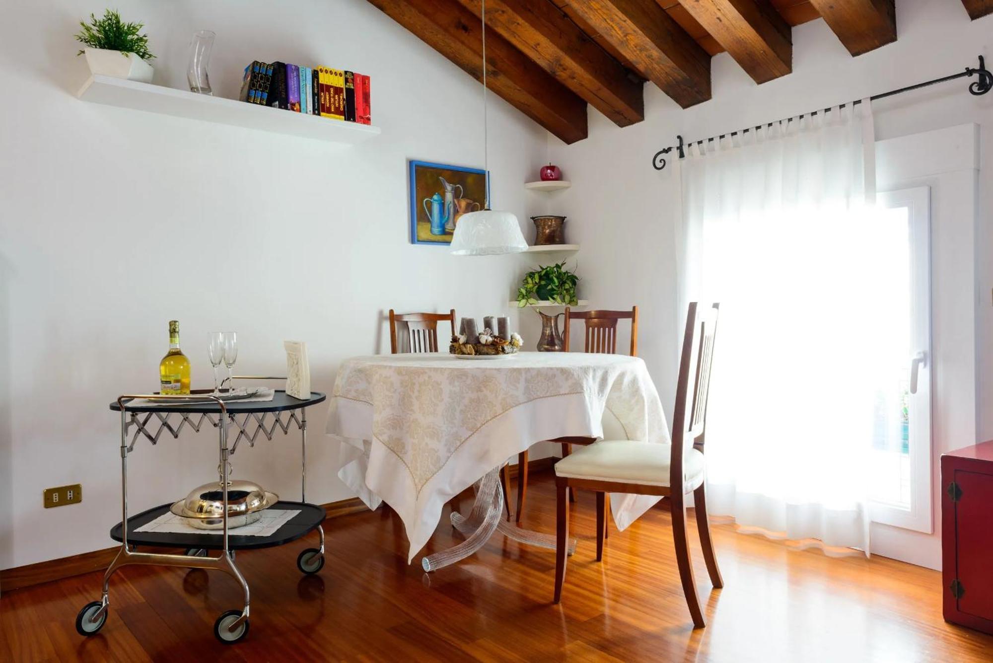 Apartment Deluxe Isola Di Mezzo Treviso Luaran gambar