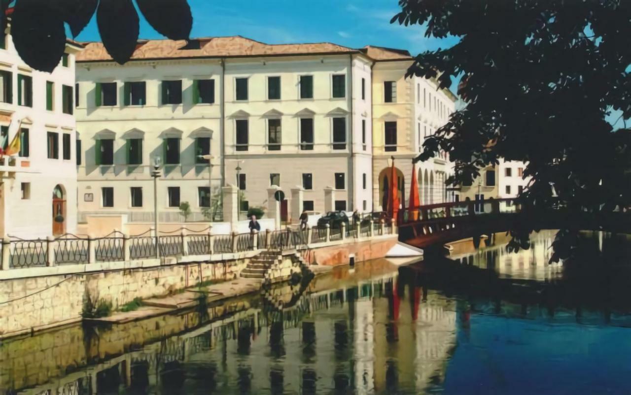 Apartment Deluxe Isola Di Mezzo Treviso Luaran gambar